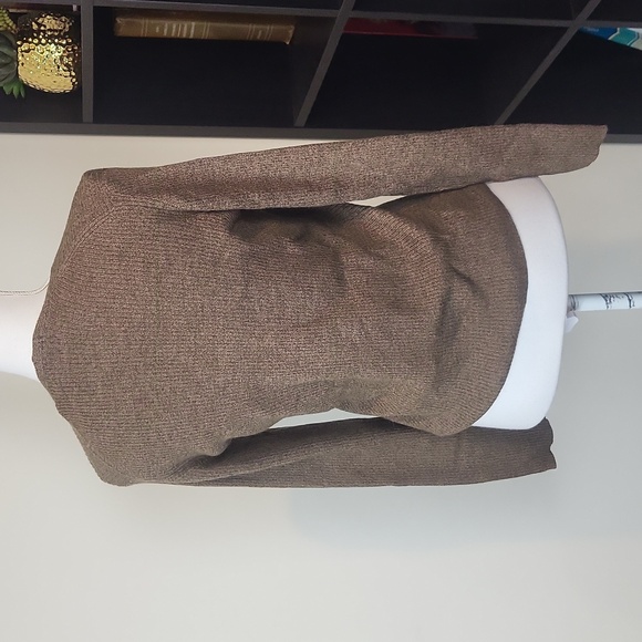 VALERIE by VALERIE STEVENS Brown Ribbed Extra Fine Merino Wool V-neck Sweater - Picture 3 of 7